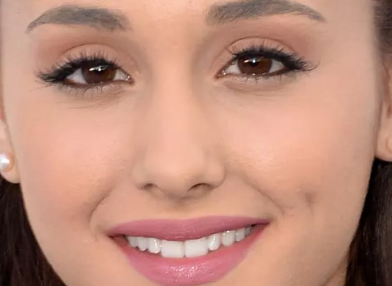Ariana Grande eyes color