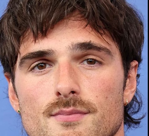Jacob Elordi eyes color photos