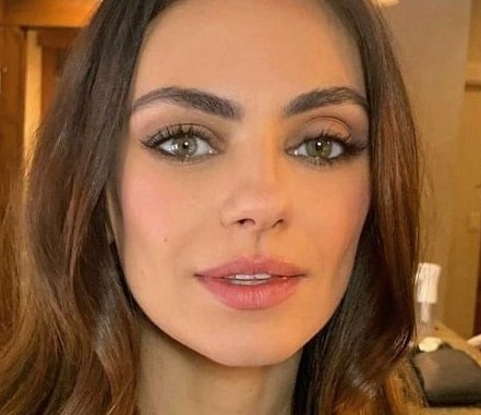 Mila Kunes with makeup eyes color