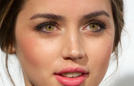 Anna Armas dark light eyes color
