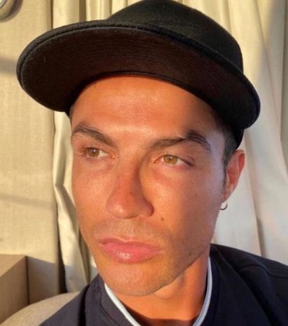 Cristiano Ronalo eyes color on light