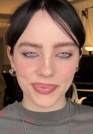 Billie Eilish eyes with make-up