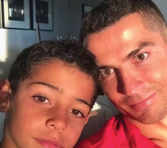 Ronaldo and son eyes colors