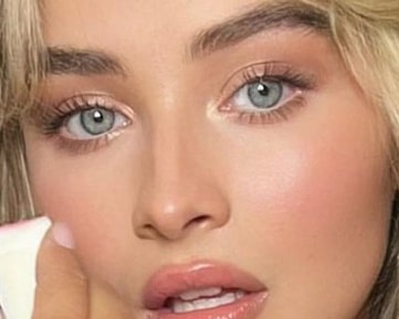 Sabrina Carpenter eyes color close