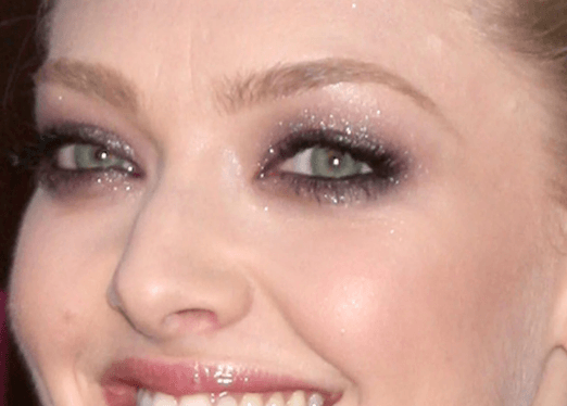 Amanda Seyfried eyes on light