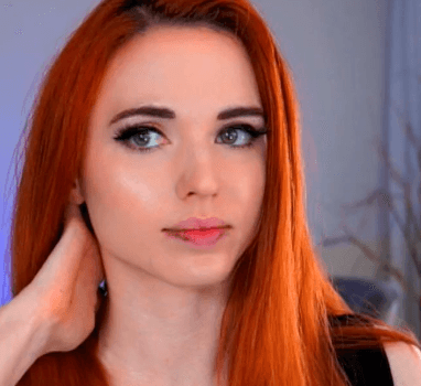 Amouranth eyes color