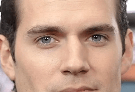 Henry Cavill eyes on close