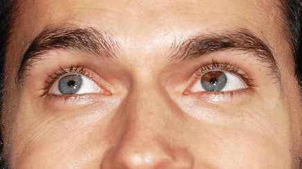 Henry Cavill eyes on light
