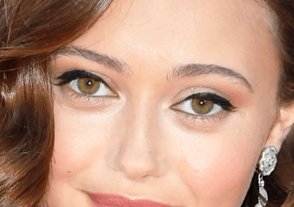 Ella Purnell eyes color on light