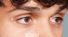 Héctor Fort eye color from close-up