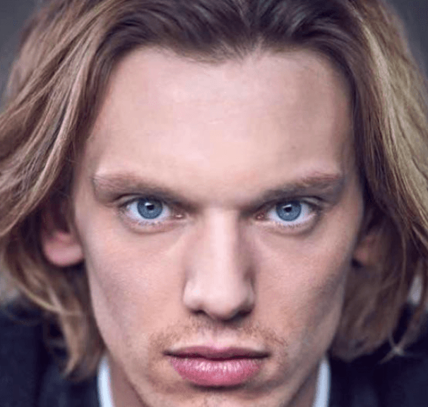 Jamie Campbell Bower eyes up close photos