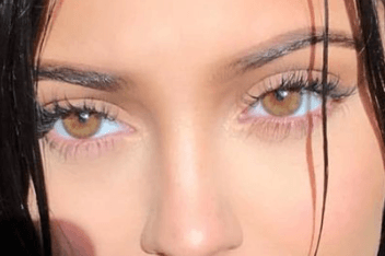 Kylie Jenner eyes color on light