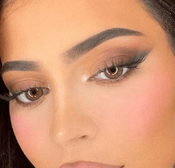 Kylie Jenner eyes color with makeup