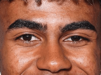 Yamal eyes color on bad light