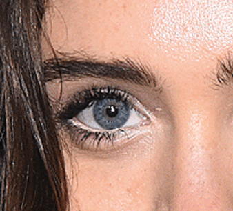 Natalia Dyer eyes color close up