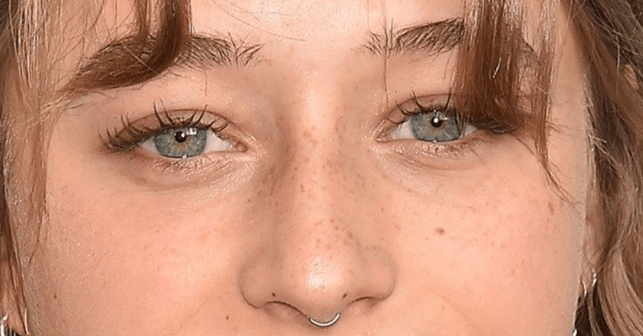 Odessa A'zion eyes color on close